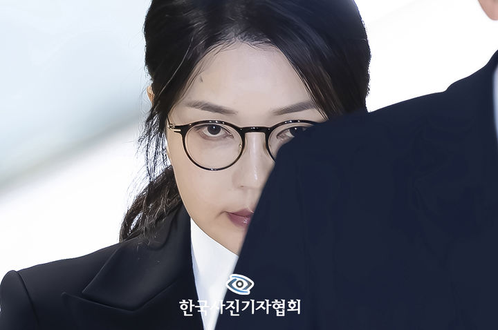 "김건희, 영치금 보낸 분 공책에 적어 기억…그림은 구치소 벽에 붙여두고 위안"