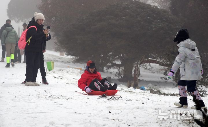 전국 건조 속 비·눈…남부내륙 최대 10㎝ 이상[내일날씨]