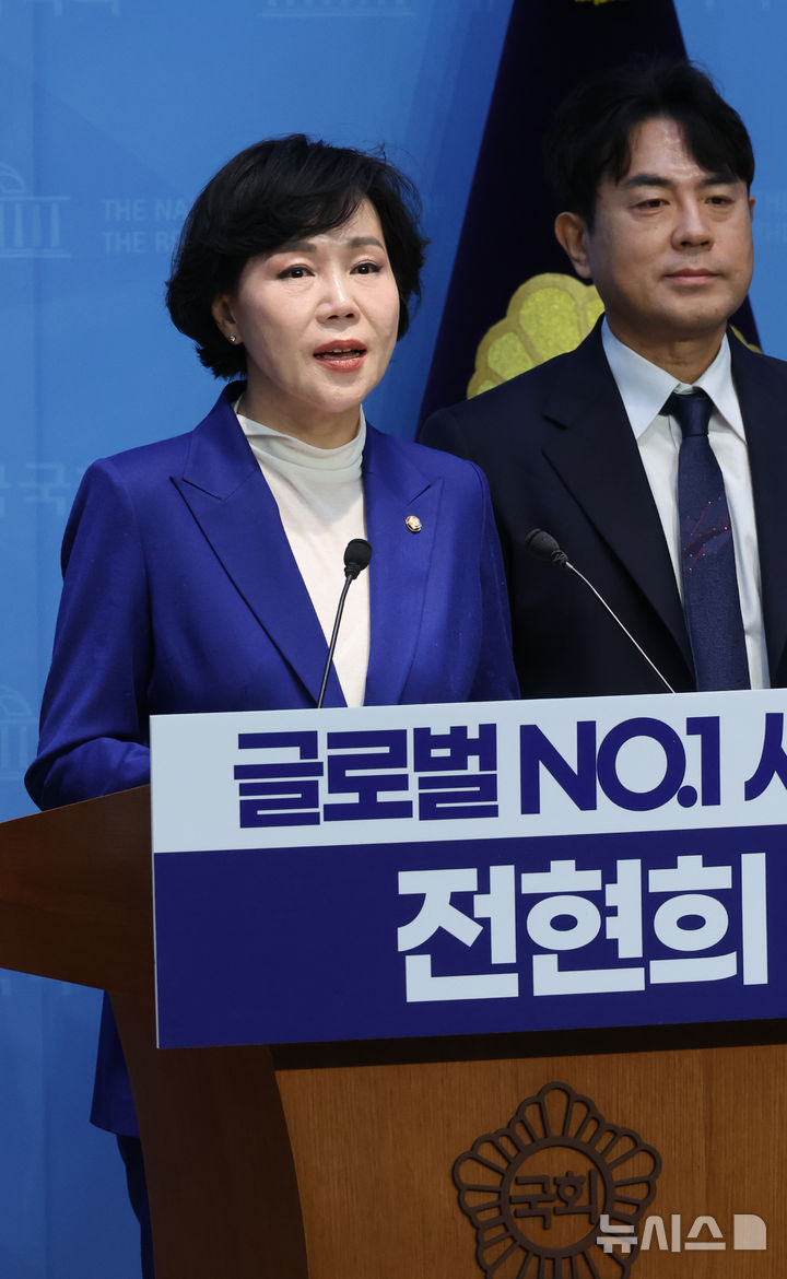 [서울=뉴시스] 김금보 기자 = 전현희 더불어민주당 의원이 2일 오전 서울 여의도 국회 소통관에서 서울시장 출마선언 기자회견을 하고 있다. 2026.02.02. kgb@newsis.com