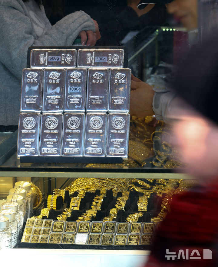 "마진콜 쇼크 진정"…금·은 가격, 하루만에 반등(종합)