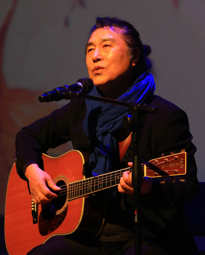 [서울=뉴시스] 청와대가 2일 아시아문화중심도시조성위원회 위원장에 김원중 가수를 임명했다고 밝혔다. (사진=청와대 제공) 2026.02.02. photo@newsis.com *재판매 및 DB 금지