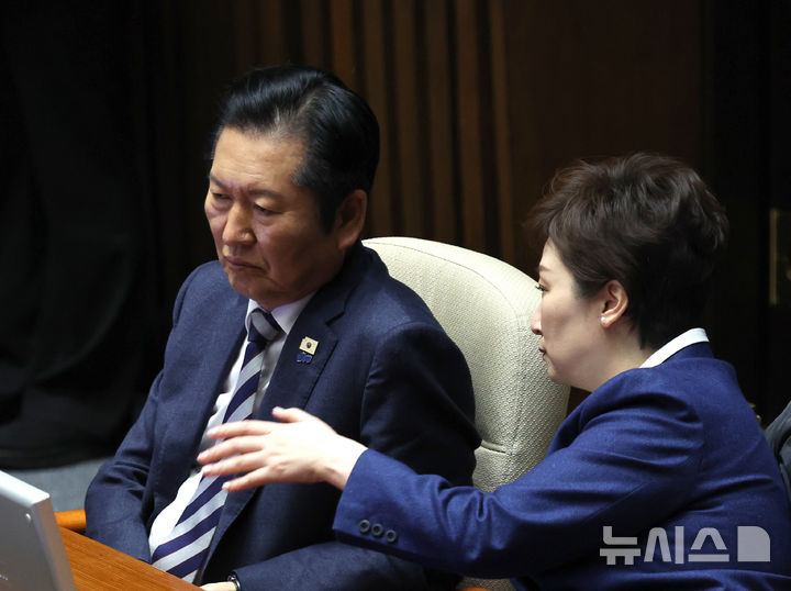 정청래, '합당 갈등' 최고위원 연쇄 회동…내분 수습 총력