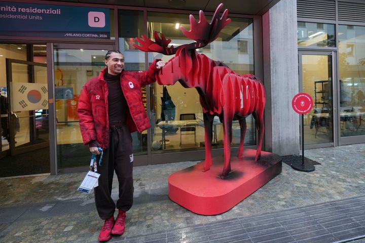 [밀라노=AP/뉴시스] 캐나다 쇼트트랙 대표팀의 윌리엄 단지누. 2026.02.03