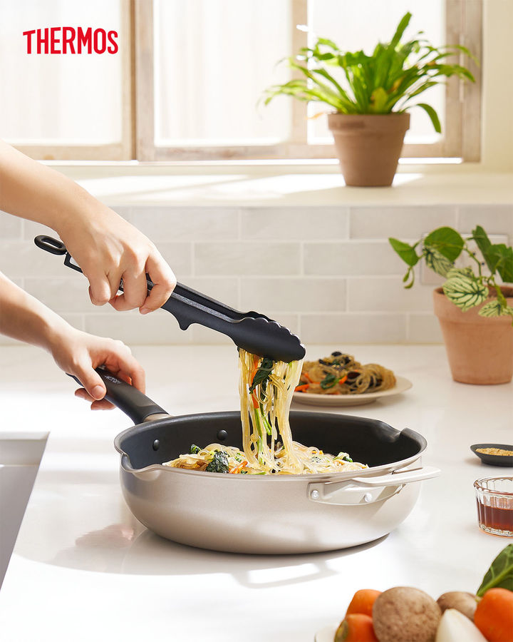 [서울=뉴시스] 써모스의 듀라코어 논스틱 멀티웍팬. (사진=써모스 제공) 2026.02.03. photo@newsis.com *재판매 및 DB 금지