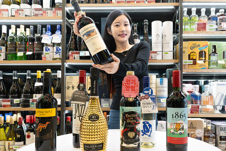 [서울=뉴시스] 세븐일레븐이 와인창고대방출 행사를 진행한다. (사진=세븐일레븐 제공) *재판매 및 DB 금지