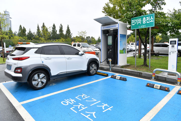 [수원=뉴시스] 전기차충전소. (사진=수원시 제공) 2026.02.03. photo@newsis.com *재판매 및 DB 금지