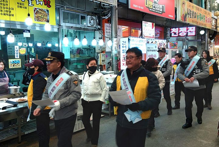 전화사기 예방 캠페인하는 단양군과 단양경찰 *재판매 및 DB 금지