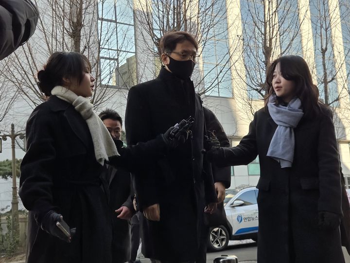 '국회 위증' 박대준 전 쿠팡 대표 경찰 출석…"성실히 조사 받을 것"