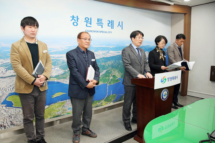 [창원=뉴시스] 강경국 기자 = 이종덕 경남 창원시 의창구청장이 3일 시청 프레스센터에서 1분기 정례 브리핑을 하고 있다. (사진=창원시청 제공). 2026.02.03. photo@newsis.com *재판매 및 DB 금지