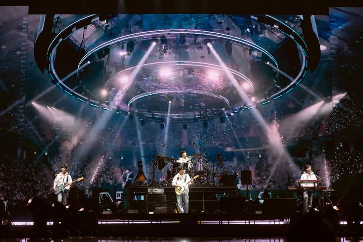 [서울=뉴시스] 밴드 데이식스가 지난달 31일 말레이시아 쿠알라룸푸르의 악시아타 아레나에서 데뷔 10주년 기념 투어 '더 데케이드'(The DECADE)를 개최했다. (사진=JYP엔터테인먼트 제공) 2026.02.03. photo@newsis.com *재판매 및 DB 금지