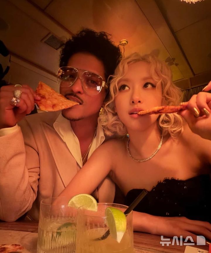 로제, 그래미 수상 불발 후 브루노 마스와 피자 파티…"모두 축하"