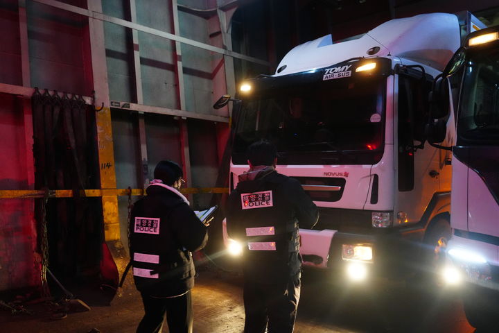 승선 인원 넘긴 내항화물선 잇따라 적발…60·70대 선장 입건