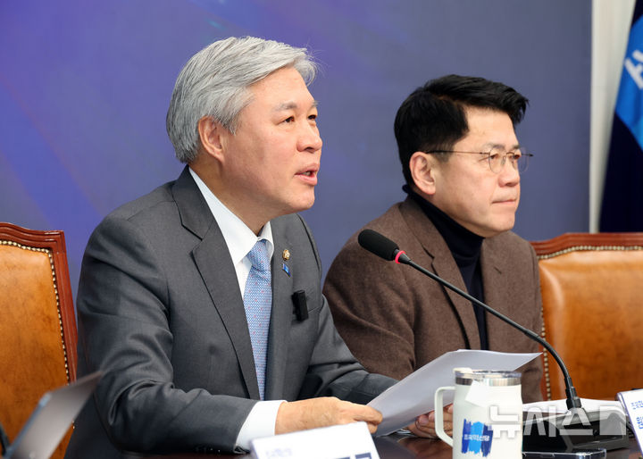 [서울=뉴시스] 김금보 기자 = 서왕진 조국혁신당 원내대표가 3일 오전 서울 여의도 국회에서 열린 최고위원회의에서 발언을 하고 있다. 2026.02.03. kgb@newsis.com