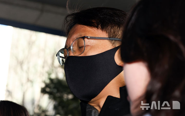 [서울=뉴시스] 최진석 기자 = 지난해 말 국회에서 열린 '쿠팡 사태 연석 청문회'에서 위증한 혐의로 고발된 박대준 전 쿠팡 대표가 3일 오전 서울 마포구 서울경찰청 반부패공공범죄수사대로 출석하고 있다. 2026.02.03. myjs@newsis.com