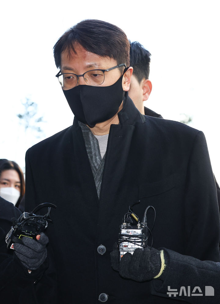 [서울=뉴시스] 최진석 기자 = 지난해 말 국회에서 열린 '쿠팡 사태 연석 청문회'에서 위증한 혐의로 고발된 박대준 전 쿠팡 대표가 3일 오전 서울 마포구 서울경찰청 반부패공공범죄수사대로 출석하고 있다. 2026.02.03. myjs@newsis.com