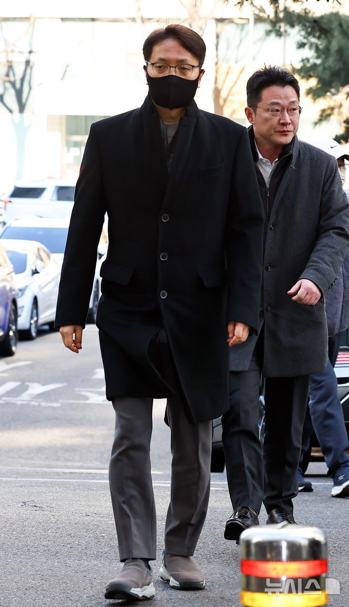 [서울=뉴시스] 최진석 기자 = 지난해 말 국회에서 열린 '쿠팡 사태 연석 청문회'에서 위증한 혐의로 고발된 박대준 전 쿠팡 대표가 3일 오전 서울 마포구 서울경찰청 반부패공공범죄수사대로 출석하고 있다. 2026.02.03. myjs@newsis.com
