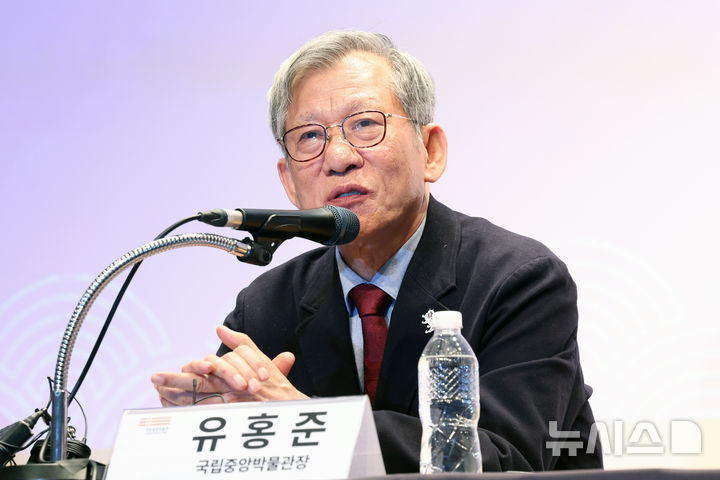 [서울=뉴시스] 박진희 기자 = 유홍준 국립중앙박물관 관장이 3일 서울 용산구 국립중앙박물관 교육관에서 신년 기자간담회를 하고 있다. 2026.02.03. pak7130@newsis.com