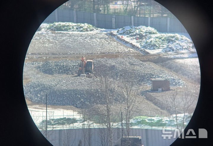 [서울=뉴시스] 권창회 기자 = 3일 서울 성동구 성수동 옛 삼표레미콘 부지 모습. 서울시는 성동구 성수동1가 683번지 ‘서울숲 일대 지구단위계획구역 및 삼표레미콘 특별계획구역 세부개발계획’을 오는 5일 결정고시한다고 밝혔다. 이번 지구단위계획에 따르면 해당 부지는 최고 79층 규모 업무-주거-상업 기능이 융합된 복합단지로 개발된다. 2026.02.03. photo@newsis.com