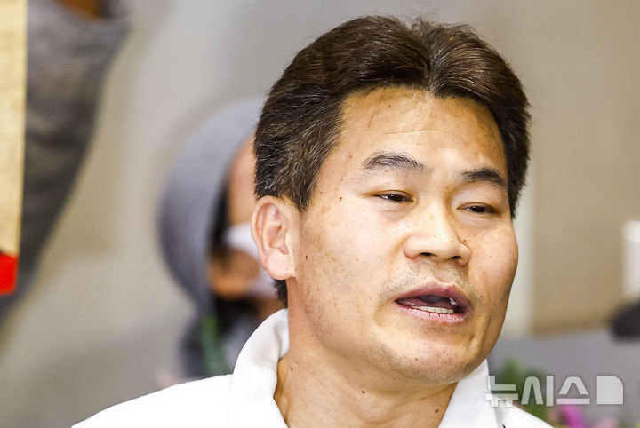 [인천공항=뉴시스] 정병혁 기자 = 전직 한국사 강사 전한길씨. 2026.02.03. jhope@newsis.com