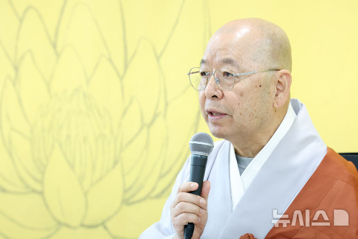 [서울=뉴시스] 박진희 기자 = 대한불교조계종사회복지재단 대표이사 도륜스님이 3일 서울 종로구 한국불교역사문화기념관에서 신년 기자간담회를 하고 있다. 2026.02.03. pak7130@newsis.com