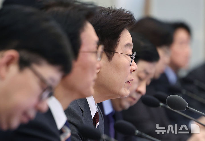 이 대통령 "주가와 집값은 달라…같은 선상에 놓고 판단하면 안돼"