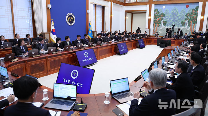 [서울=뉴시스] 고범준 기자 = 이재명 대통령이 3일 청와대에서 열린 국무회의에서 발언하고 있다. 2026.02.03. bjko@newsis.com