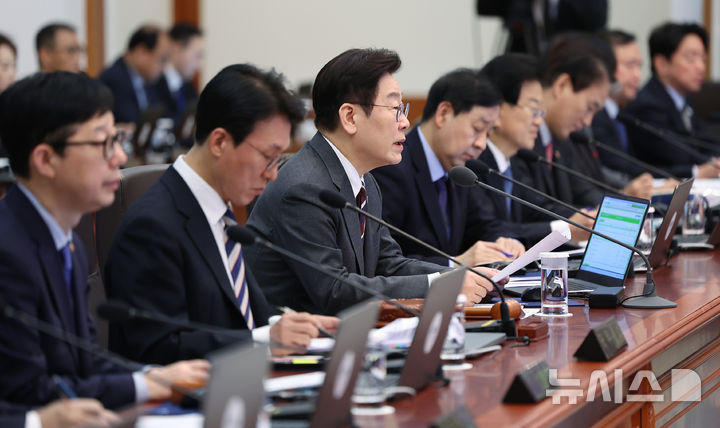 [서울=뉴시스] 고범준 기자 = 이재명 대통령이 3일 청와대에서 열린 국무회의에서 발언하고 있다. 2026.02.03. bjko@newsis.com