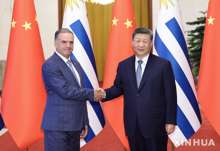 우루과이 정상 만난 시진핑…"중남미 주권·안보 지지"