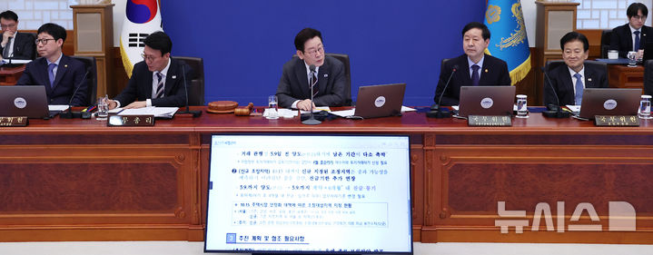 [서울=뉴시스] 고범준 기자 = 이재명 대통령이 3일 청와대에서 열린 국무회의에서 다주택자 양도소득세 중과 유예 종료 및 보완 방안 관련 발언을 하고 있다. 2026.02.03. bjko@newsis.com