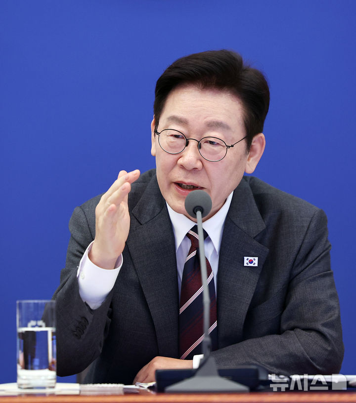 이 대통령, 소셜미디어에서 연일 부동산 발언하는 이유는?