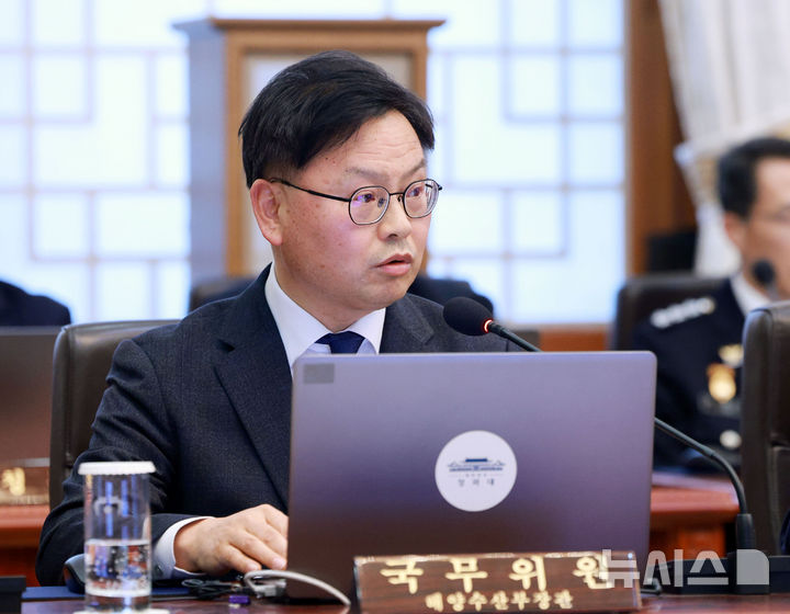 [서울=뉴시스] 고범준 기자 = 김성범 해양수산부 차관이 3일 청와대에서 열린 국무회의에서 발언하고 있다. 2026.02.03. bjko@newsis.com