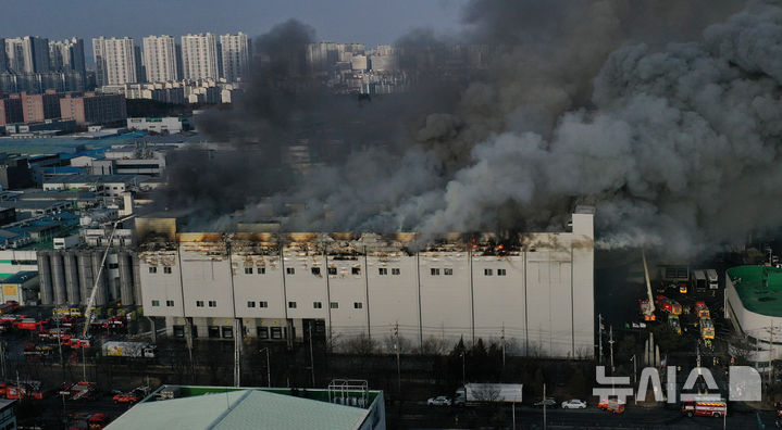 SPC삼립 시화공장 화재, 약 8시간 사투 끝 완진…내일 합동감식(종합4보)