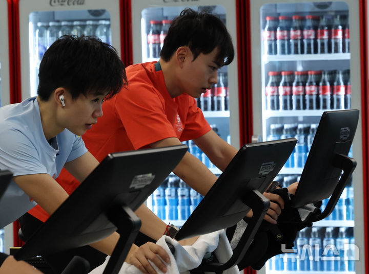 [밀라노=뉴시스] 박주성 기자 = 2026 밀라노·코르티나담페초 동계올림픽 개막을 사흘 앞둔 3일(현지 시간) 이탈리아 밀라노 올림픽선수촌 훈련장에 헝가리로 귀하해 올림픽에 출전한 김민석 선수가 훈련을 하고 있다. 2026.02.03. park7691@newsis.com