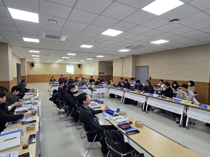 [보령=뉴시스] 보령형 수소산업 육성 및 수소에너지 미래전략 수립 전문가 포럼 모습. (사진=보령시청 제공) 2026.02.04. photo@newsis.com *재판매 및 DB 금지