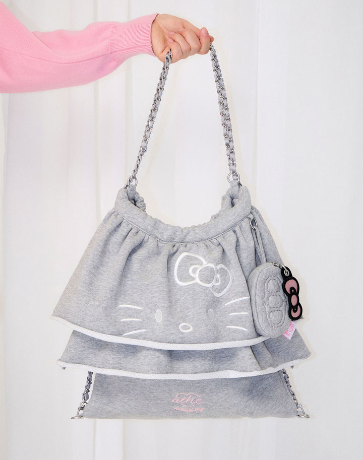 [서울=뉴시스] LF_아떼 바네사브루노 액세서리 X 헬로키티 2차 협업 상품 프릴백. (사진=LF 제공) *재판매 및 DB 금지