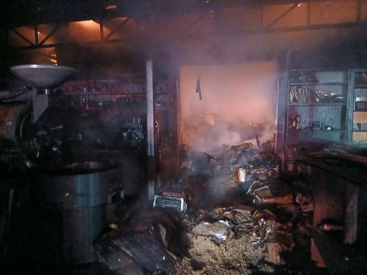 익산 커피콩 제조 공장 화재로 전소…인명 피해 없어