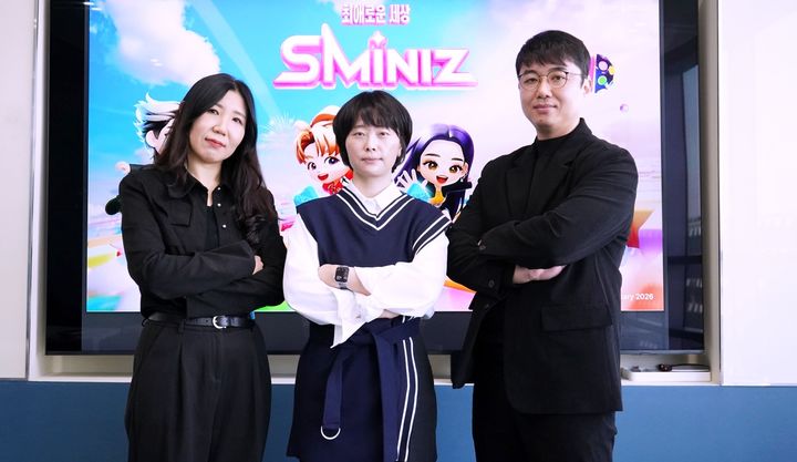 [서울=뉴시스] (왼쪽부터)메타보라 김용화 기획 리드, 김소희 제작본부장, 박일웅 PD. (사진=카카오게임즈 제공) *재판매 및 DB 금지