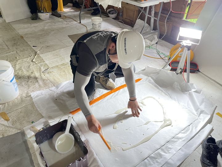 [서울=뉴시스] 2025년 국가유산돌봄 전문교육 중 창호, 도배 실습교육 현장 (사진=국가유산청 제공) 2026.02.04. photo@newsis.com *재판매 및 DB 금지