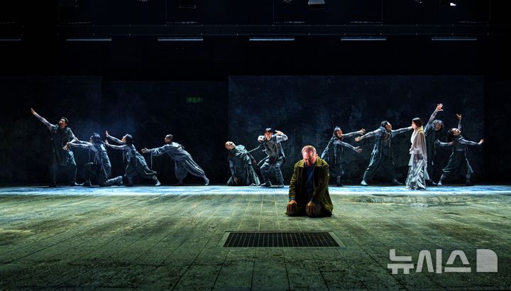 [서울=뉴시스]연극 '삼매경' 2025년 초연 당시 장면. (사진=국립극단 제공) 