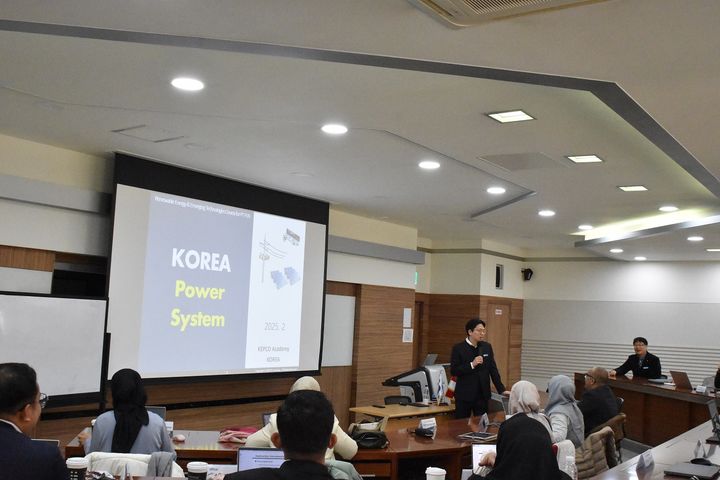 [세종=뉴시스] 한국전력공사는 전날(3일) 한전 인재개발원이 아시아개발은행(ADB)이 추진하는 전력분야 인력양성을 위한 교육의 담당기관으로 최종 선정돼 계약을 체결했다고 4일 밝혔다. (사진=한전 제공) 2026.02.04. photo@newsis.com *재판매 및 DB 금지