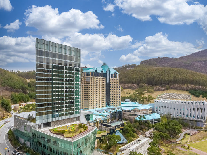 강원랜드 하이원 그랜드호텔 전경. 폐광이후 일자리 창출과 지역경제 활성화를 위해 강원랜드가 개장했으나 지역경제활성화에는 미흡하다는 지적이다. 사진은 기사와 관련 없음.(사진=강원랜드 제공) *재판매 및 DB 금지