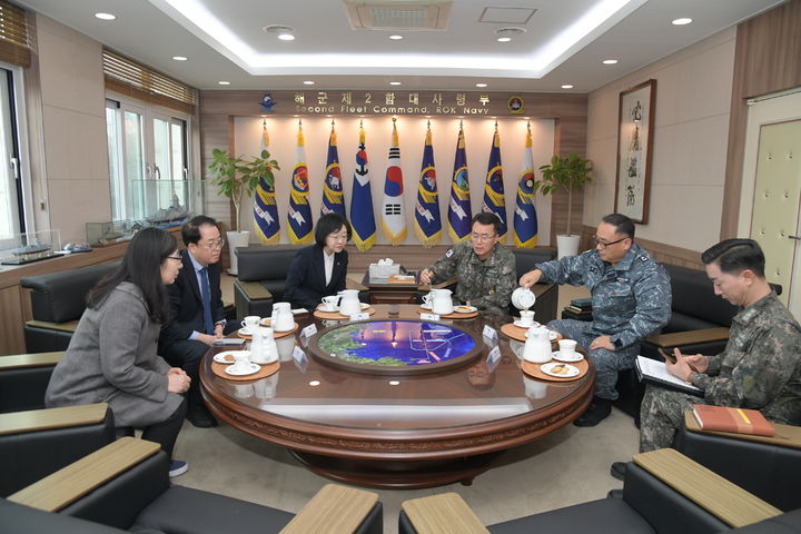 "국가수호 장병들에 감사"…식약처장, 2함대 찾아 '격려'