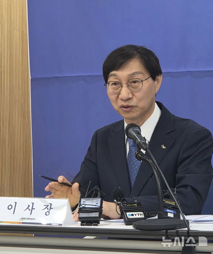 [전주=뉴시스]윤난슬 기자 = 김성주 국민연금공단 이사장이 4일 전북농협에서 열린 신년 기자간담회에서 발언하고 있다. 2026.02.04. yns4656@newsis.com 