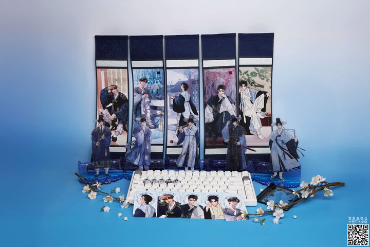 [서울=뉴시스] 네이버웹툰 크로스오버 프로젝트 '어화둥둥 꽃선비단' 굿즈 이미지. (사진= 네이버웹툰 제공) 2026.02.04. photo@newsis.com *재판매 및 DB 금지