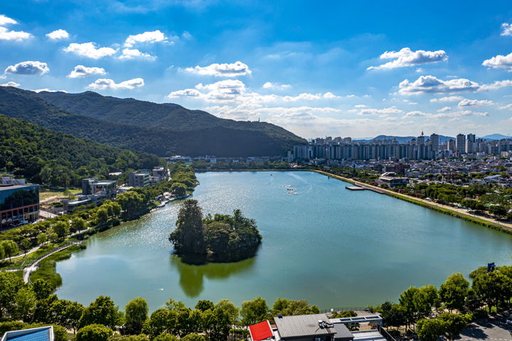 [대구=뉴시스] 대구시 수성구는 수성못이 문화체육관광부가 주관하는 로컬100 2기 지역 문화공간 부문에 최종 선정됐다. (사진 = 대구시 수성구 제공) 2026.02.04. photo@newsis.com *재판매 및 DB 금지