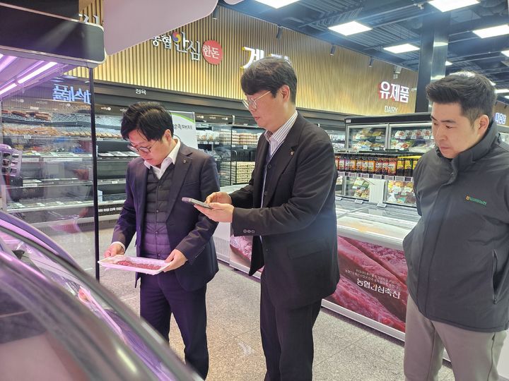 [밀양=뉴시스] NH농협 밀양시지부가 관내 지역농축협 하나로마트 등을 대상으로 특별 식품안전 점검을 실시한다. (사진=밀양시 제공) 2026.02.04. photo@newsis.com *재판매 및 DB 금지