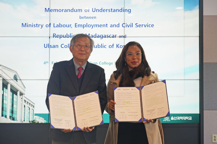 [울산=뉴시스] 울산과학대학교, 마다가스카르 노동부와 직업교육 협력 협약 체결 (사진=울산과학대 제공) 2026.02.04. photo@newsis.com *재판매 및 DB 금지