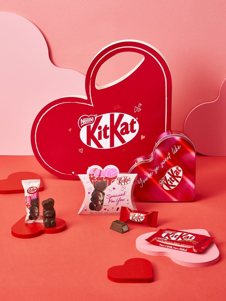 [서울=뉴시스] 네슬레코리아 킷캣 밸런타인데이 시즌 한정 신제품 3종 (사진=네슬레코리아 제공) 2026.02.04. photo@newsis.com *재판매 및 DB 금지