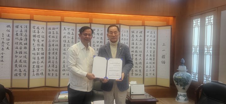 국학원 명예홍보대사에 위촉된 소팔 차이 아시아기자협회 회장 *재판매 및 DB 금지