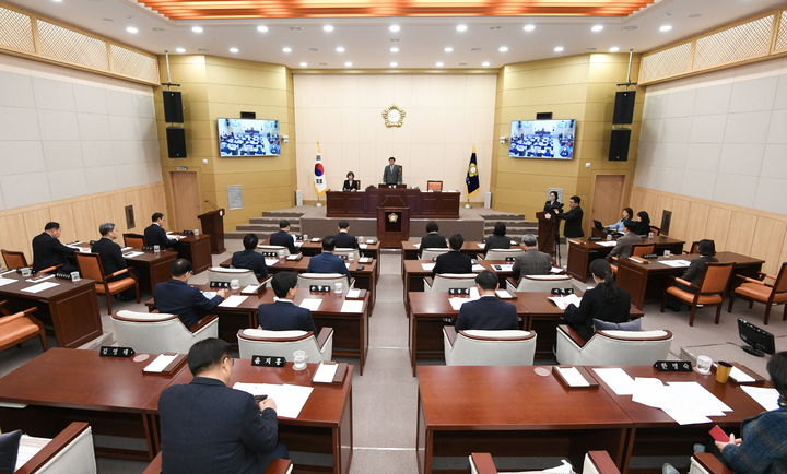 [남원=뉴시스] 4일 열린 남원시의회 제277회 임시회 본회의, 김영태 의장이 회의를 진행하고 있다. *재판매 및 DB 금지